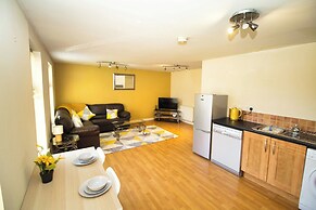 Modern Apartment - Quiet Location