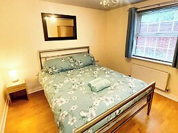 Modern Apartment - Quiet Location