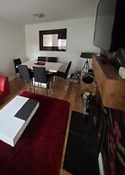 Modern Apartment - Quiet Location