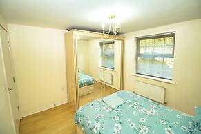 Modern Apartment - Quiet Location