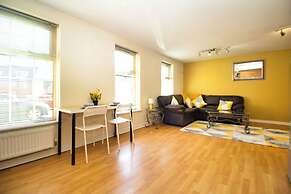 Modern Apartment - Quiet Location