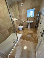 Modern Apartment - Quiet Location