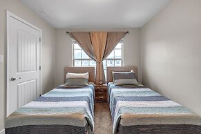 Charming 3br Home Near Beaches & Downtown 3 Bedroom Home