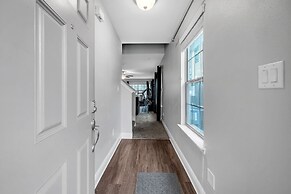 Charming 3br Home Near Beaches & Downtown 3 Bedroom Home