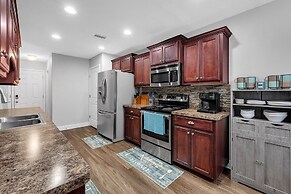 Charming 3br Home Near Beaches & Downtown 3 Bedroom Home