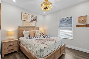 218 Oasis On Ohio: Stunning Pool Home W/ Dock Access! 3 Bedroom Home