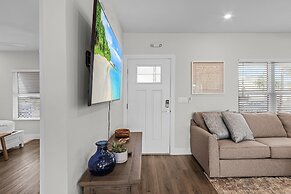 218 Oasis On Ohio: Stunning Pool Home W/ Dock Access! 3 Bedroom Home