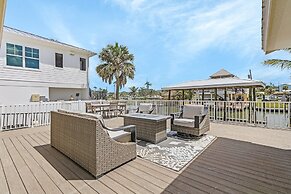 218 Oasis On Ohio: Stunning Pool Home W/ Dock Access! 3 Bedroom Home