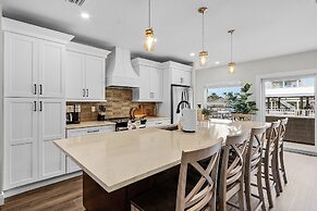 218 Oasis On Ohio: Stunning Pool Home W/ Dock Access! 3 Bedroom Home