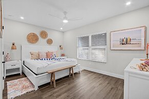 218 Oasis On Ohio: Stunning Pool Home W/ Dock Access! 3 Bedroom Home