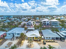 218 Oasis On Ohio: Stunning Pool Home W/ Dock Access! 3 Bedroom Home