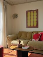 Edgar Suites - Église