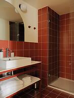 Edgar Suites - Église