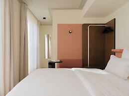 Edgar Suites - Église