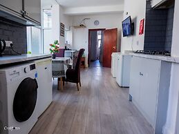 WoodHus Lodge Lovely Specious Room 5