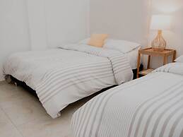 2BR APARTMENT IN THE WALLED CITY