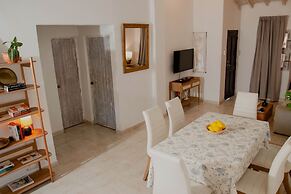 2BR APARTMENT IN THE WALLED CITY
