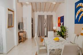 2BR APARTMENT IN THE WALLED CITY