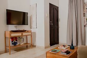 2BR APARTMENT IN THE WALLED CITY