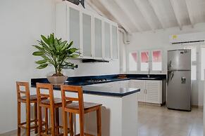 2BR APARTMENT IN THE WALLED CITY