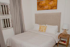 2BR APARTMENT IN THE WALLED CITY