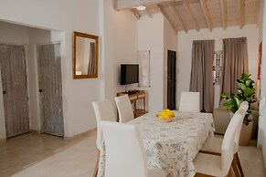 2BR APARTMENT IN THE WALLED CITY