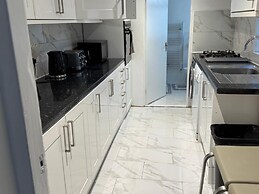 Charming 3B Home in East London