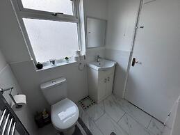 Charming 3B Home in East London