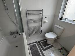 Charming 3B Home in East London