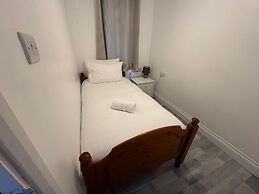 Charming 3B Home in East London