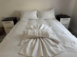 Charming 3B Home in East London