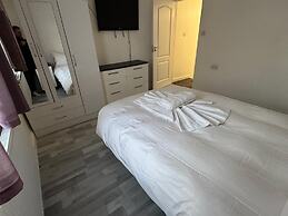 Charming 3B Home in East London