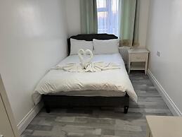 Charming 3B Home in East London