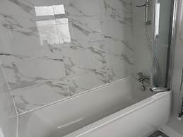 Charming 3B Home in East London