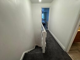 Charming 3B Home in East London
