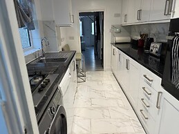 Charming 3B Home in East London