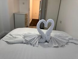 Charming 3B Home in East London