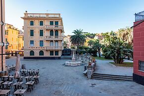 Bright 2BR flat moments from the beach