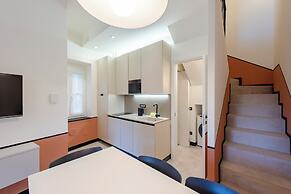 Bright 2BR flat moments from the beach