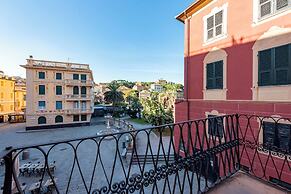 Bright 2BR flat moments from the beach