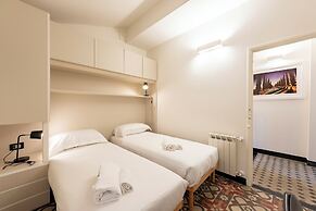 Bright 2BR flat moments from the beach