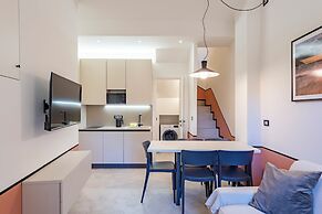 Bright 2BR flat moments from the beach