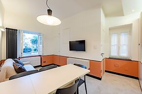 Bright 2BR flat moments from the beach