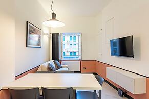 Bright 2BR flat moments from the beach