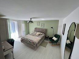 Holiday House Baska Hill