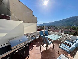 Holiday House Baska Hill
