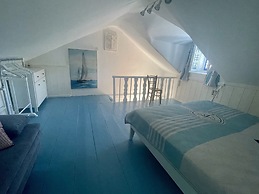 Holiday House Baska Hill