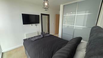 Central M K 2-bedroom Apartment, Sleeps 4, Parking