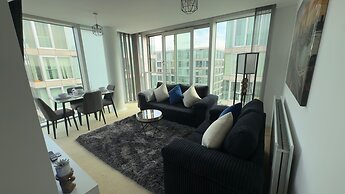 Central M K 2-bedroom Apartment, Sleeps 4, Parking