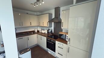 Central M K 2-bedroom Apartment, Sleeps 4, Parking